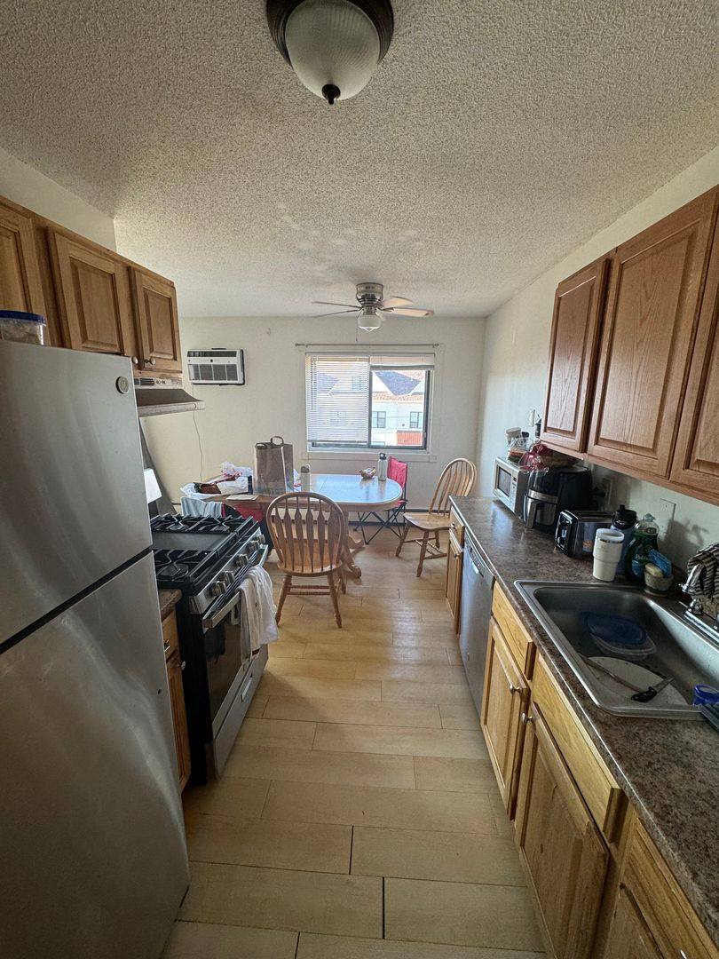 Apartment for rent at 1004 7th St SE, Minneapolis, MN 55414