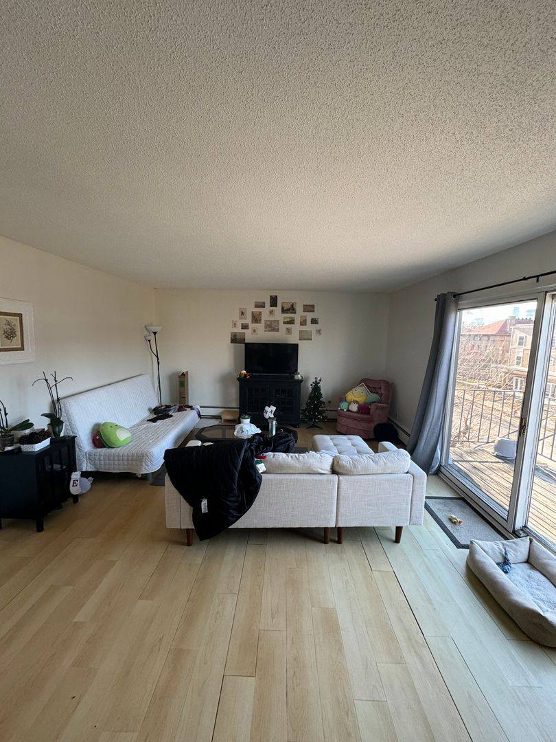 Apartment for rent at 1004 7th St SE, Minneapolis, MN 55414