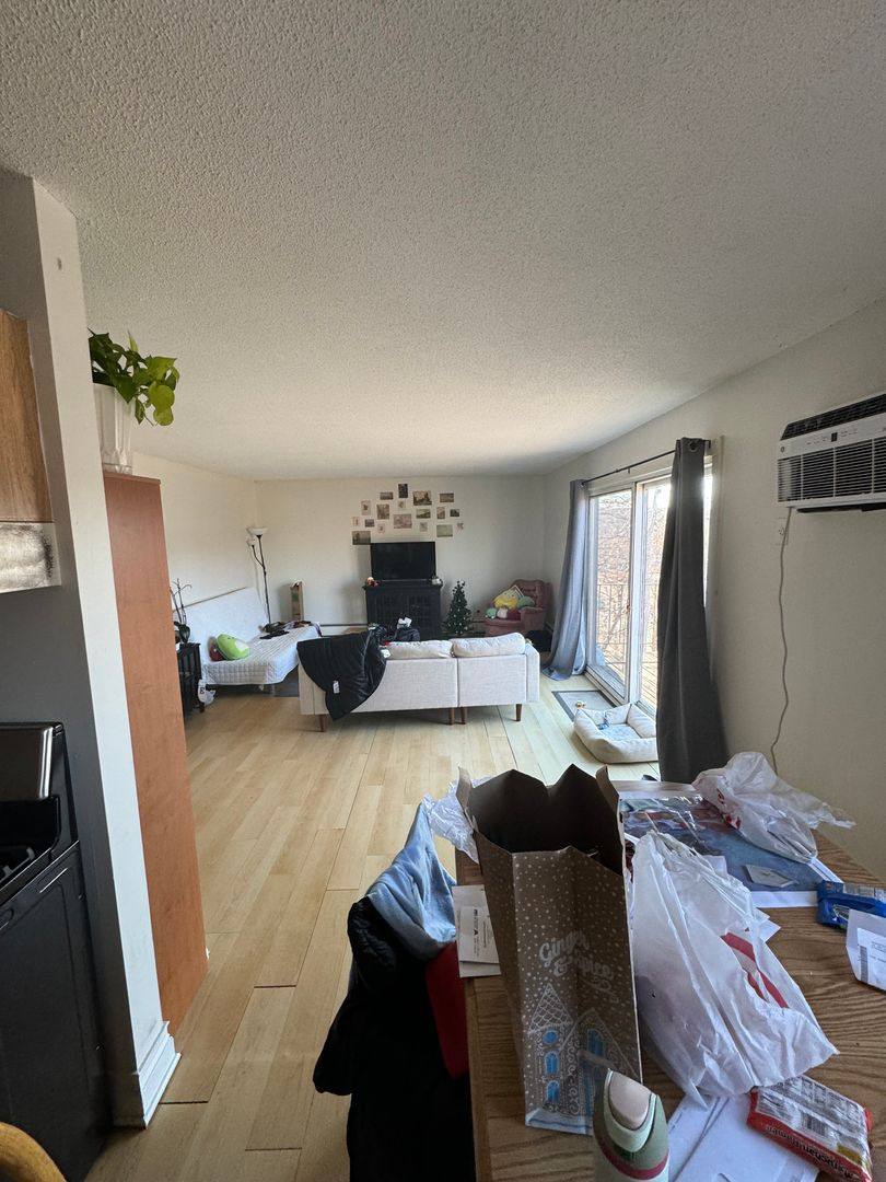 Apartment for rent at 1004 7th St SE, Minneapolis, MN 55414