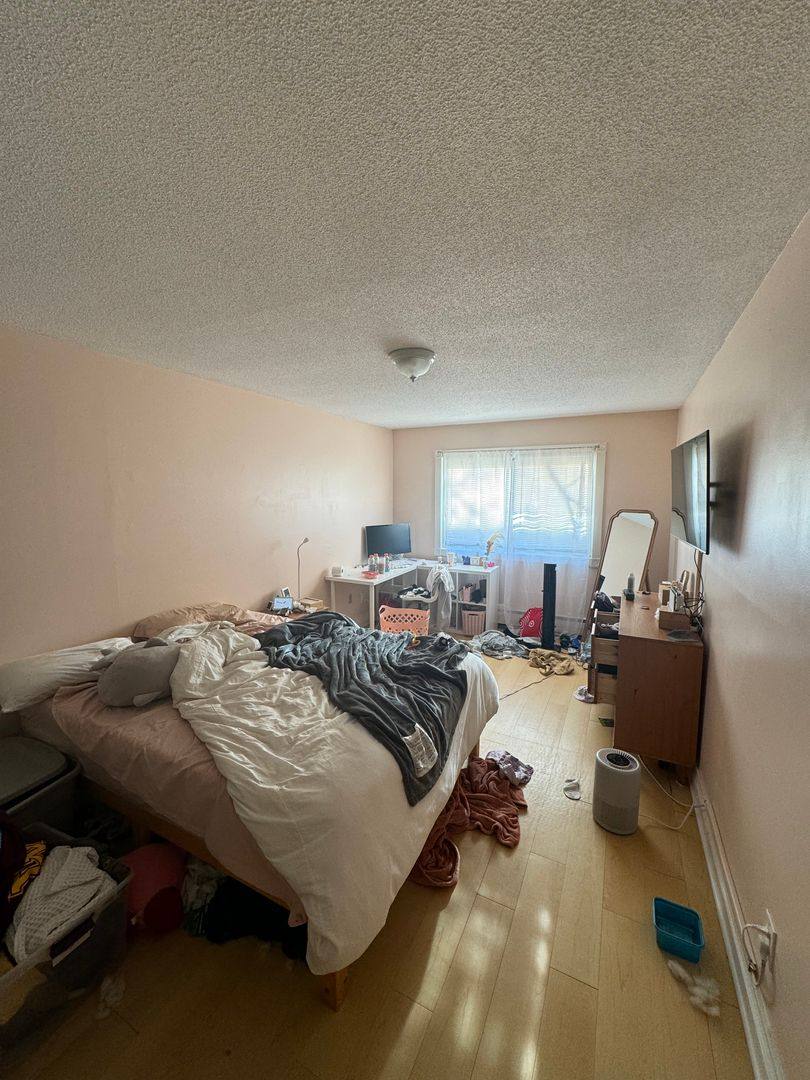 Apartment for rent at 1004 7th St SE, Minneapolis, MN 55414