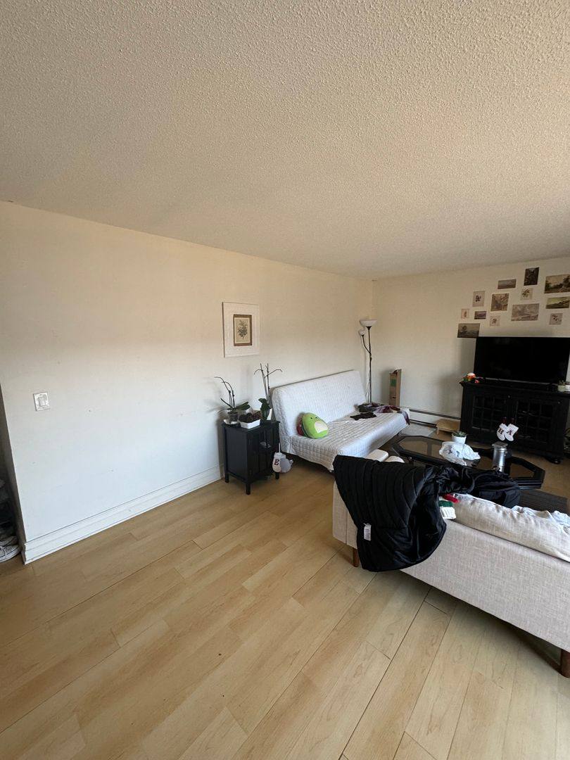 Apartment for rent at 1004 7th St SE, Minneapolis, MN 55414