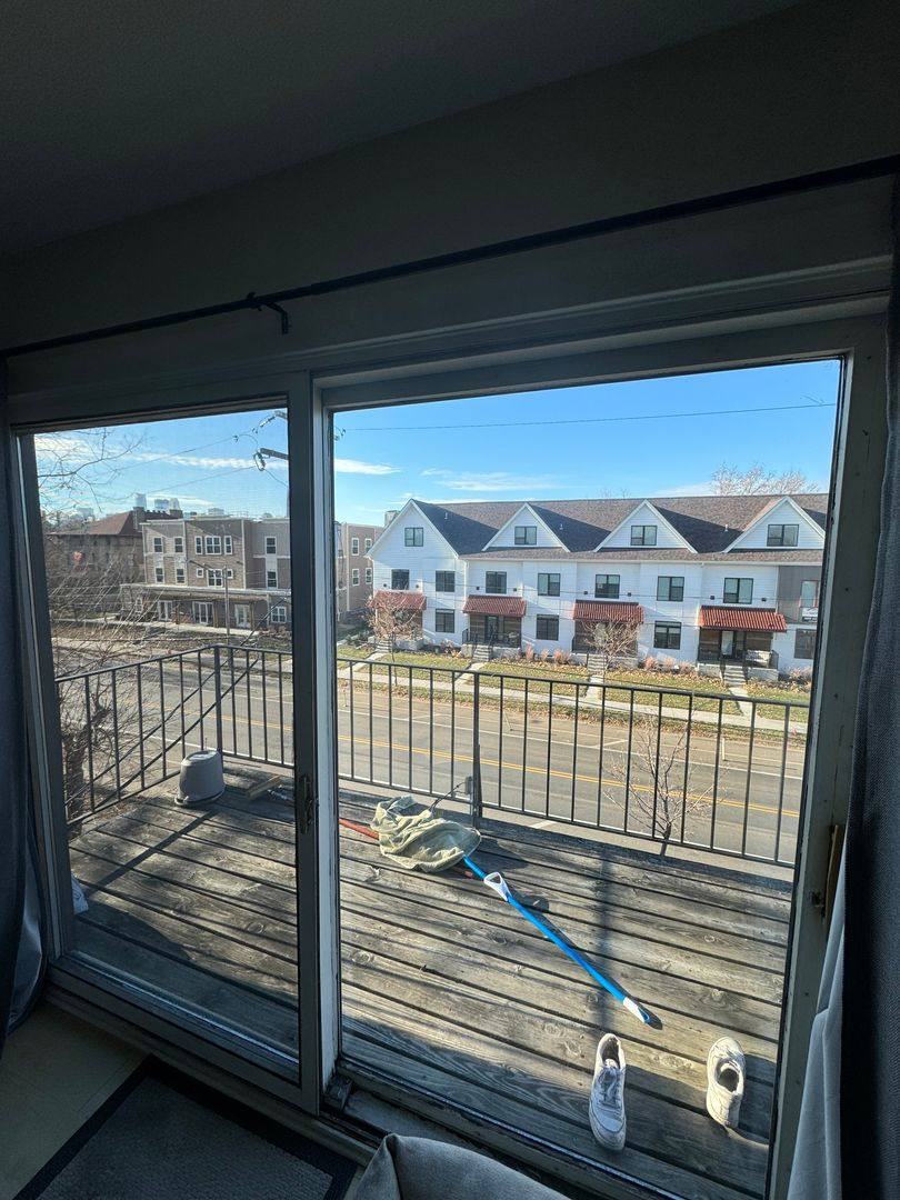 Apartment for rent at 1004 7th St SE, Minneapolis, MN 55414