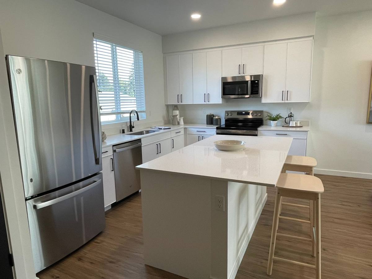 Townhouse for rent at 14122 Canyon Rd E, Puyallup, WA 98373
