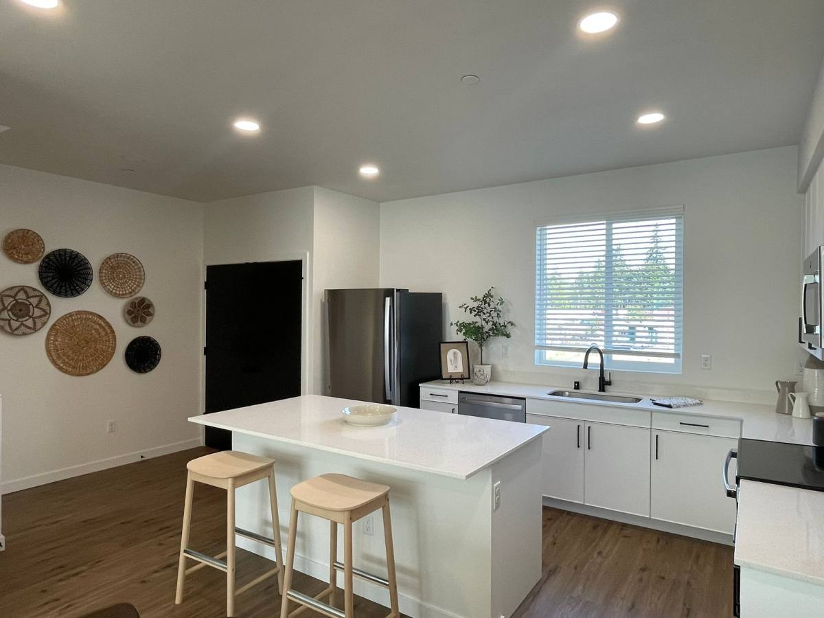 Townhouse for rent at 14122 Canyon Rd E, Puyallup, WA 98373