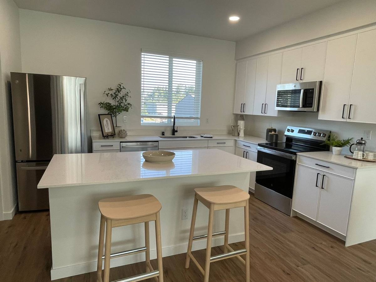 Townhouse for rent at 14122 Canyon Rd E, Puyallup, WA 98373