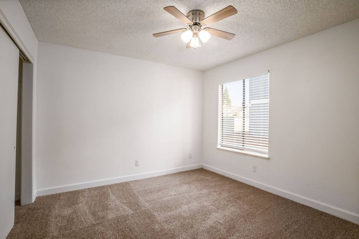 Apartment for rent at 7087 N Thorne Ave, Fresno, CA 93650