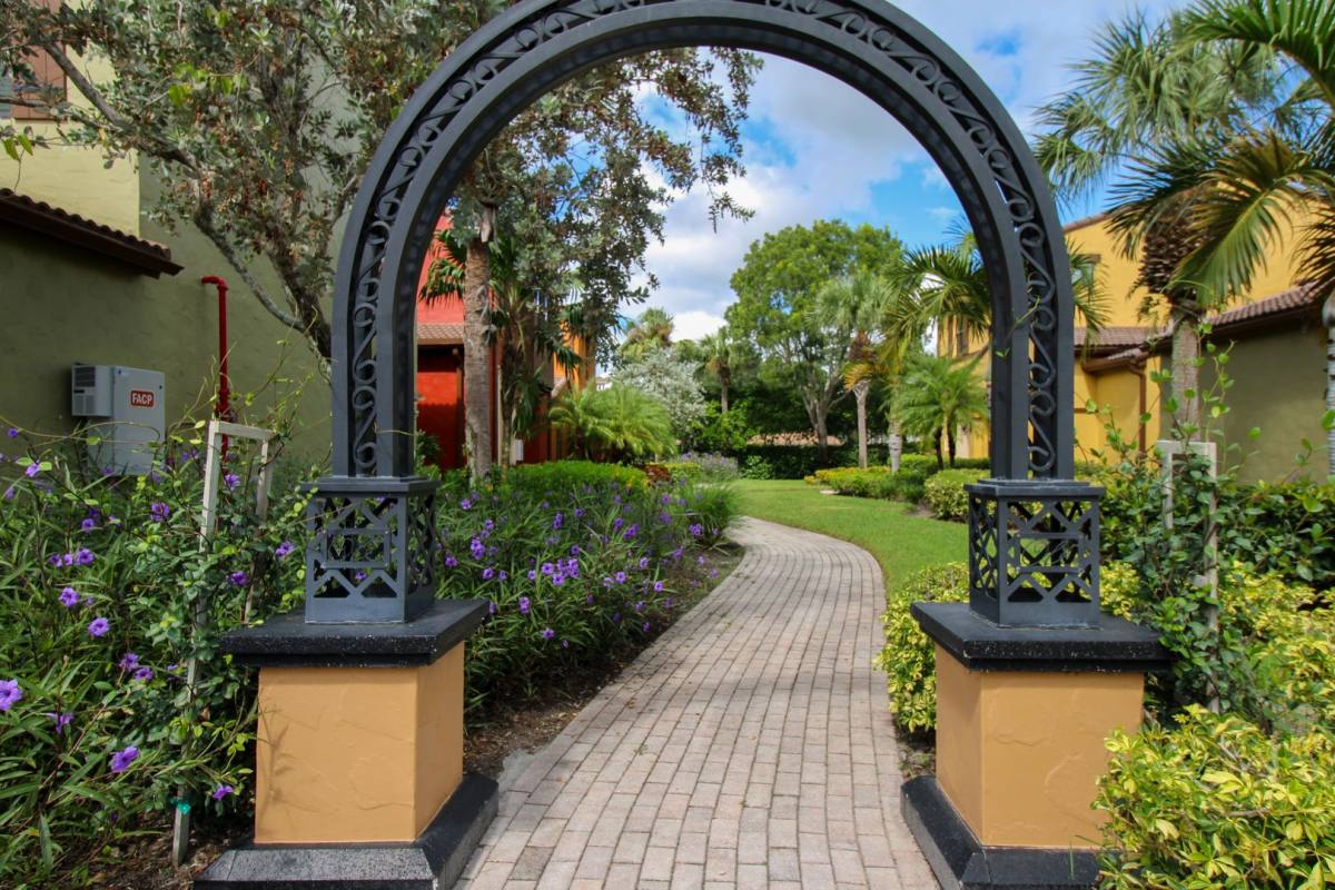 House for rent at 9025 Alturas St, Naples, FL 34113