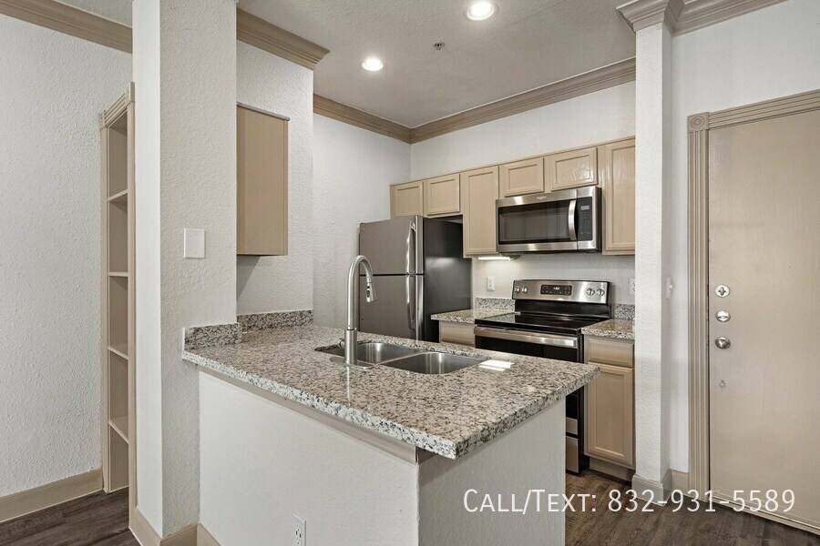 Apartment for rent at 8882 Westheimer Rd #RAEE1, Houston, TX 77063