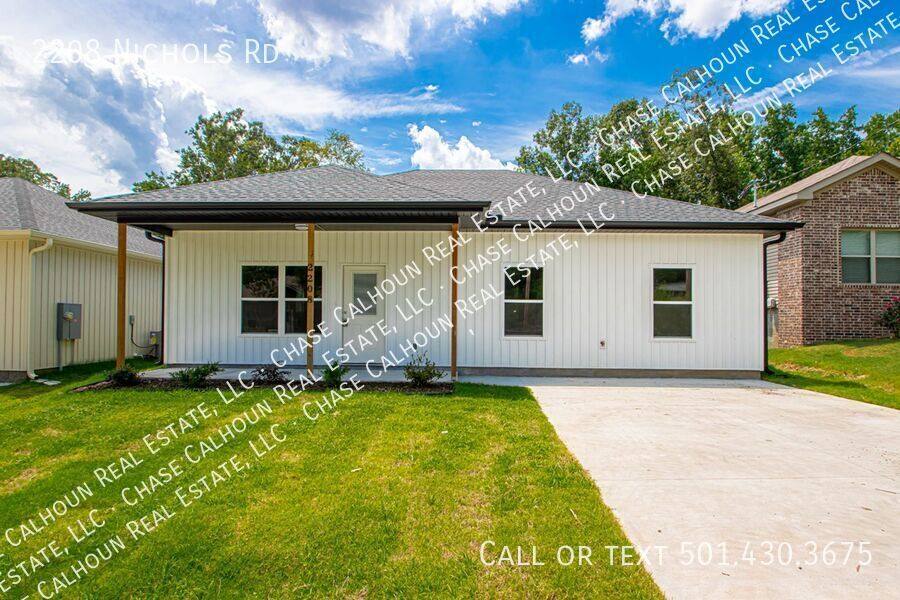 House for rent at 2208 Nichols Rd, Little Rock, AR 72205