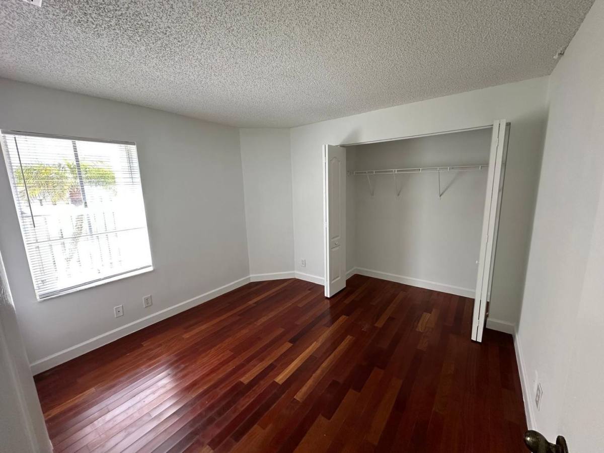 House for rent at 1051 Briar Ridge Rd, Fort Lauderdale, FL 33327