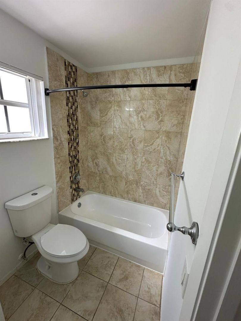House for rent at 1051 Briar Ridge Rd, Fort Lauderdale, FL 33327