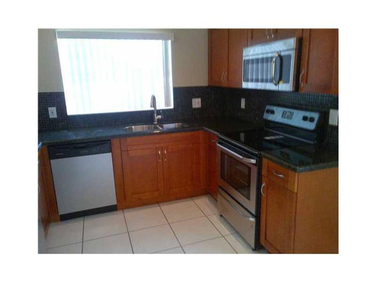 House for rent at 1051 Briar Ridge Rd, Fort Lauderdale, FL 33327