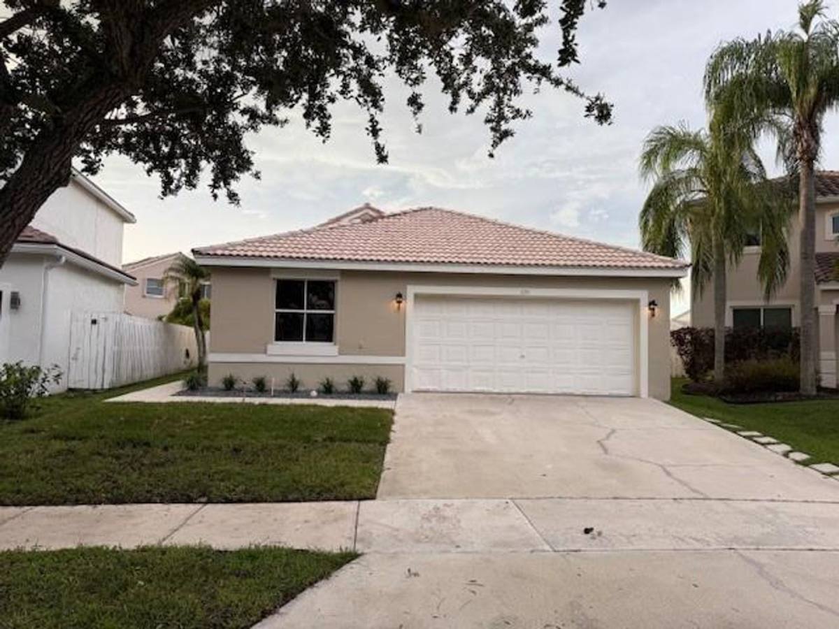 House for rent at 1051 Briar Ridge Rd, Fort Lauderdale, FL 33327