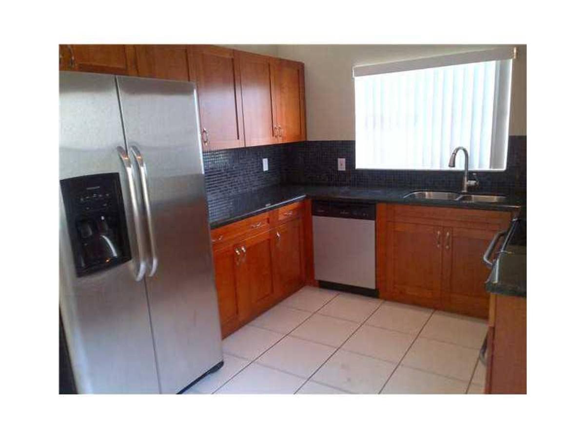 House for rent at 1051 Briar Ridge Rd, Fort Lauderdale, FL 33327