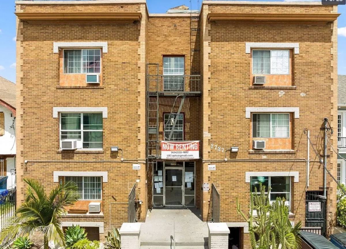 Apartment for rent at 2737 Francis Ave, Los Angeles, CA 90005