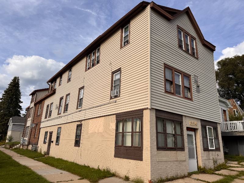 Apartment for rent at 1334 Minnesota Ave #1, South Milwaukee, WI 53172