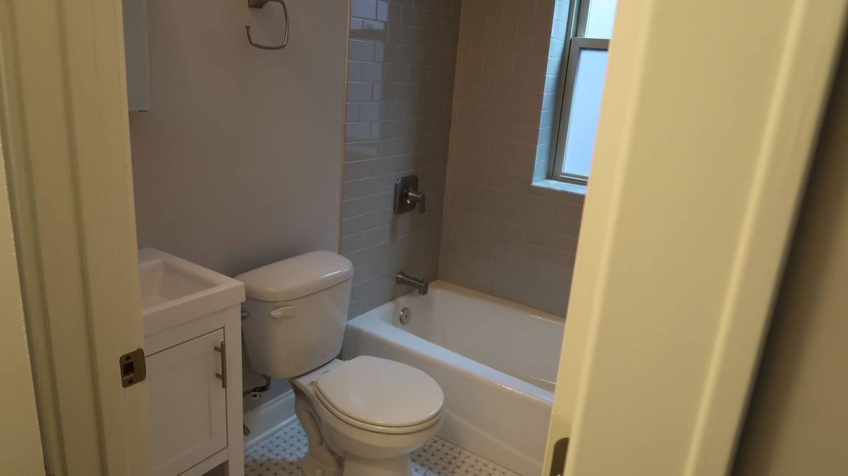 Apartment for rent at 640 W Wrightwood Ave #403, Chicago, IL 60614