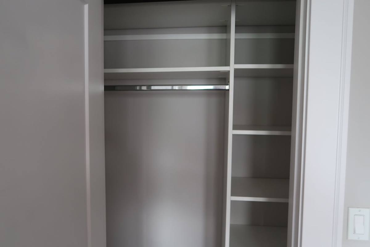 Apartment for rent at 817 W Lakeside Place #402, Chicago, IL 60640