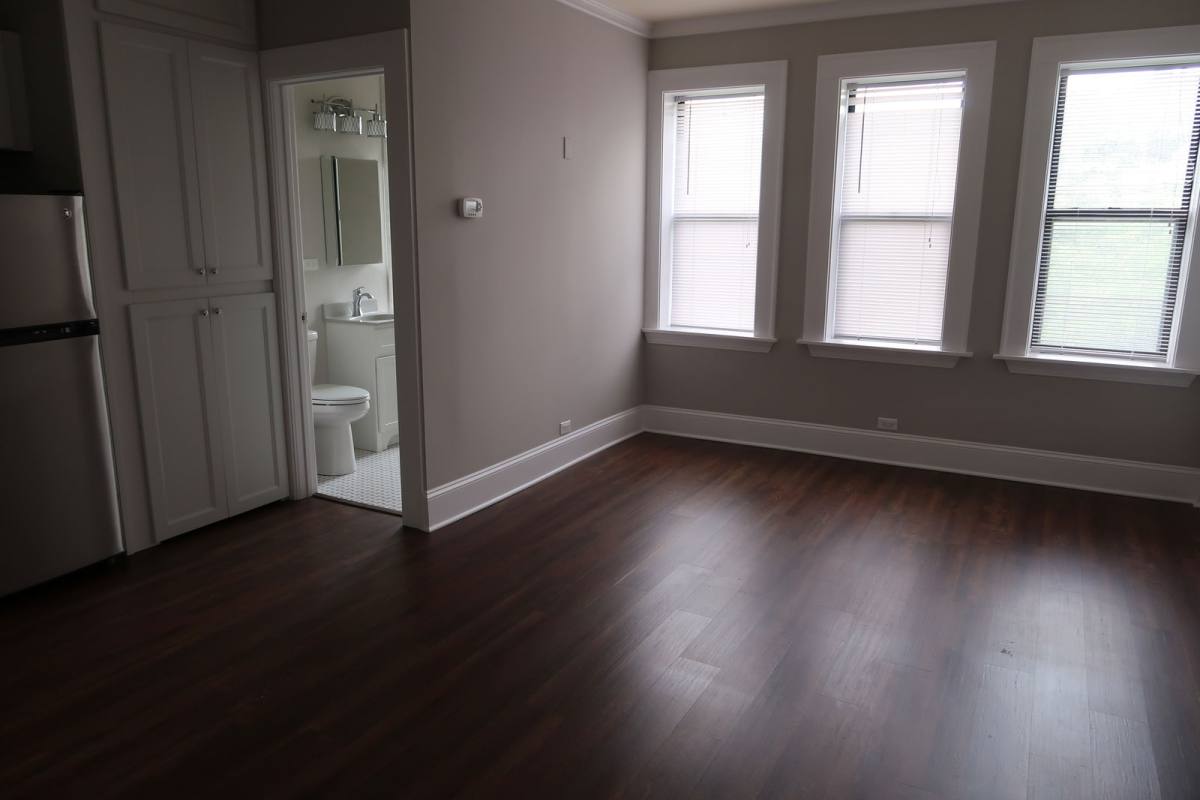 Apartment for rent at 817 W Lakeside Place #402, Chicago, IL 60640