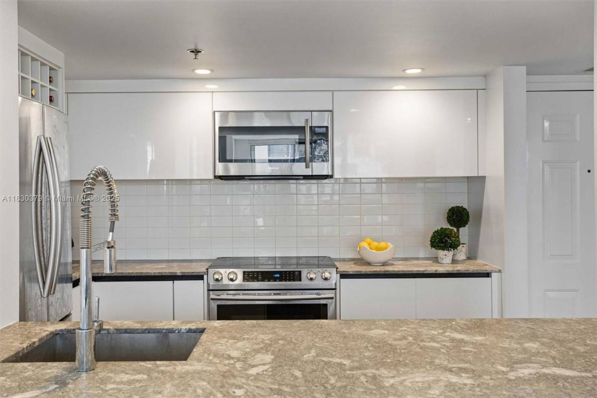 Apartment for rent at 540 Brickell Key Dr #1519, Miami, FL 33131