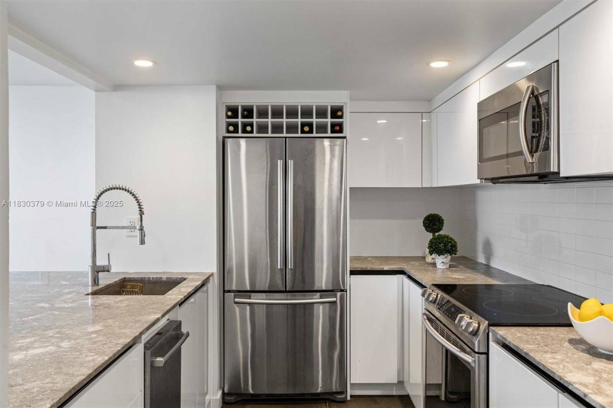Apartment for rent at 540 Brickell Key Dr #1519, Miami, FL 33131