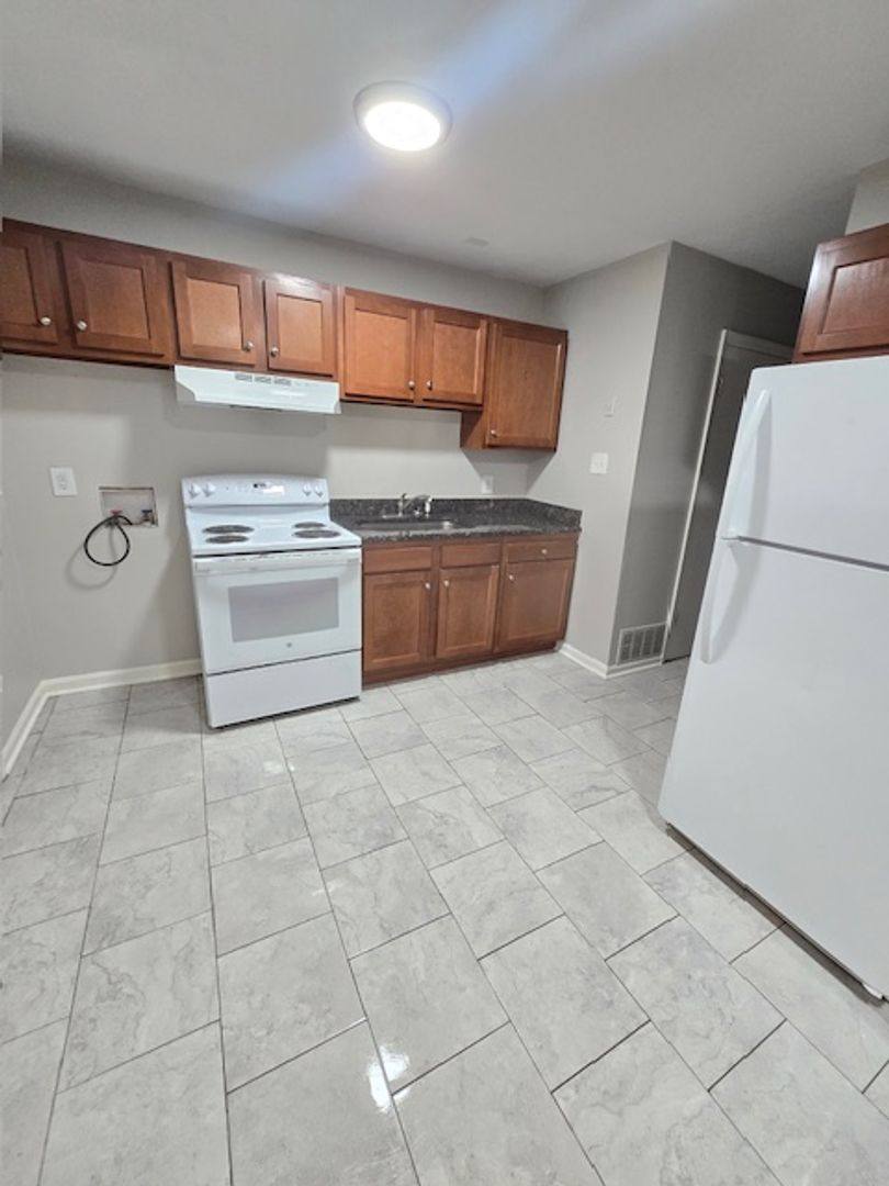 Apartment for rent at 400-426 Greenbriar Rd, Greensboro, NC 27405