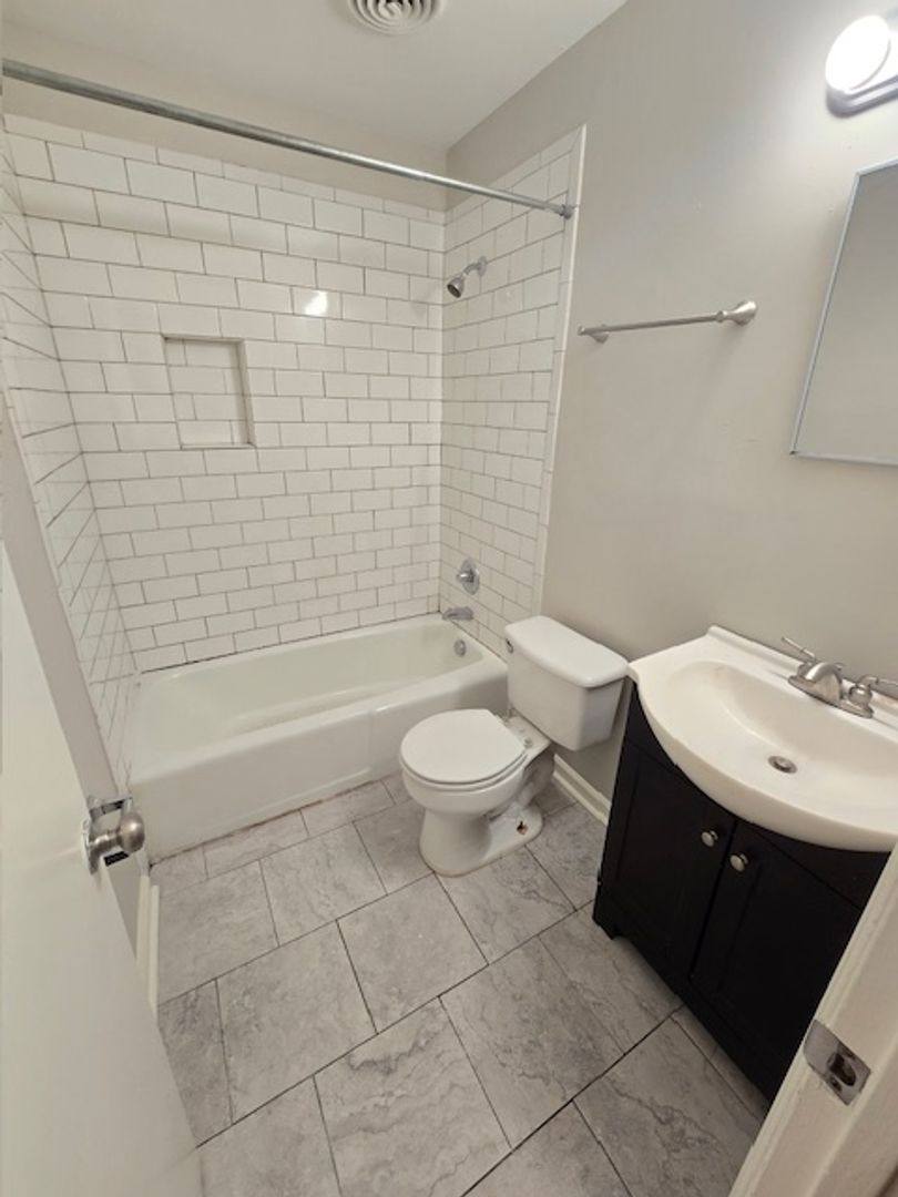 Apartment for rent at 400-426 Greenbriar Rd, Greensboro, NC 27405