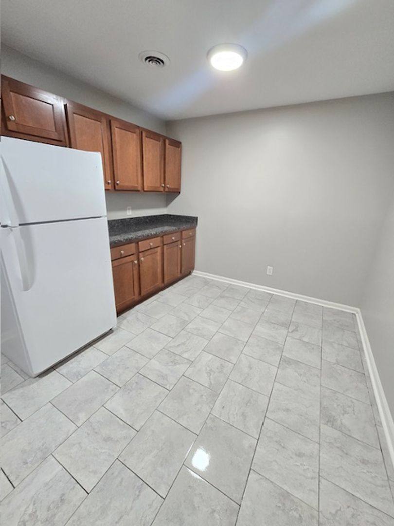 Apartment for rent at 400-426 Greenbriar Rd, Greensboro, NC 27405