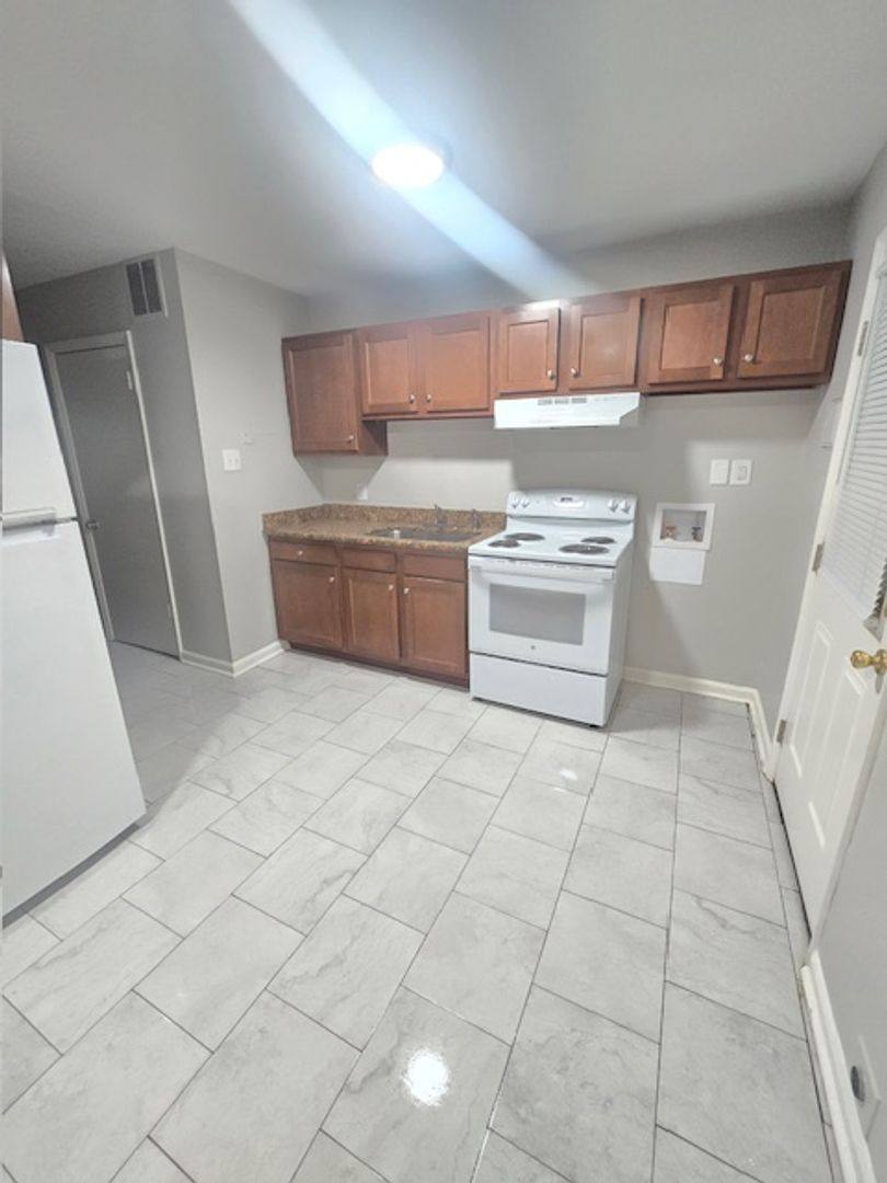 Apartment for rent at 400-426 Greenbriar Rd, Greensboro, NC 27405