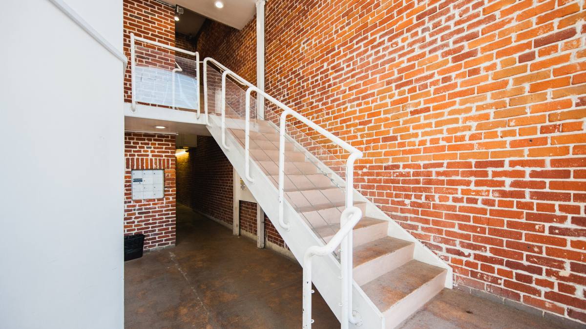 Apartment for rent at 946-950 Daisy Ave, Long Beach, CA 90813