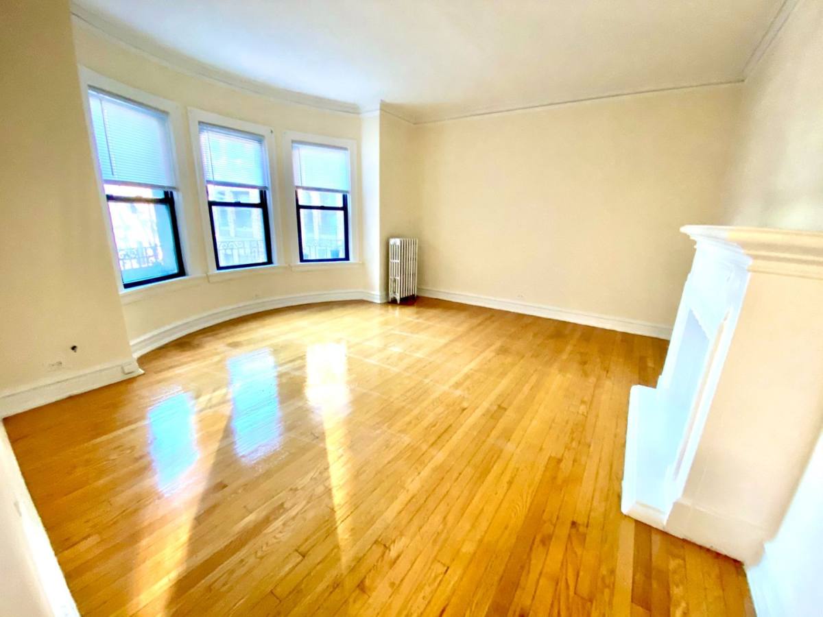 Apartment for rent at 2554-68 W Estes Ave, Chicago, IL 60645