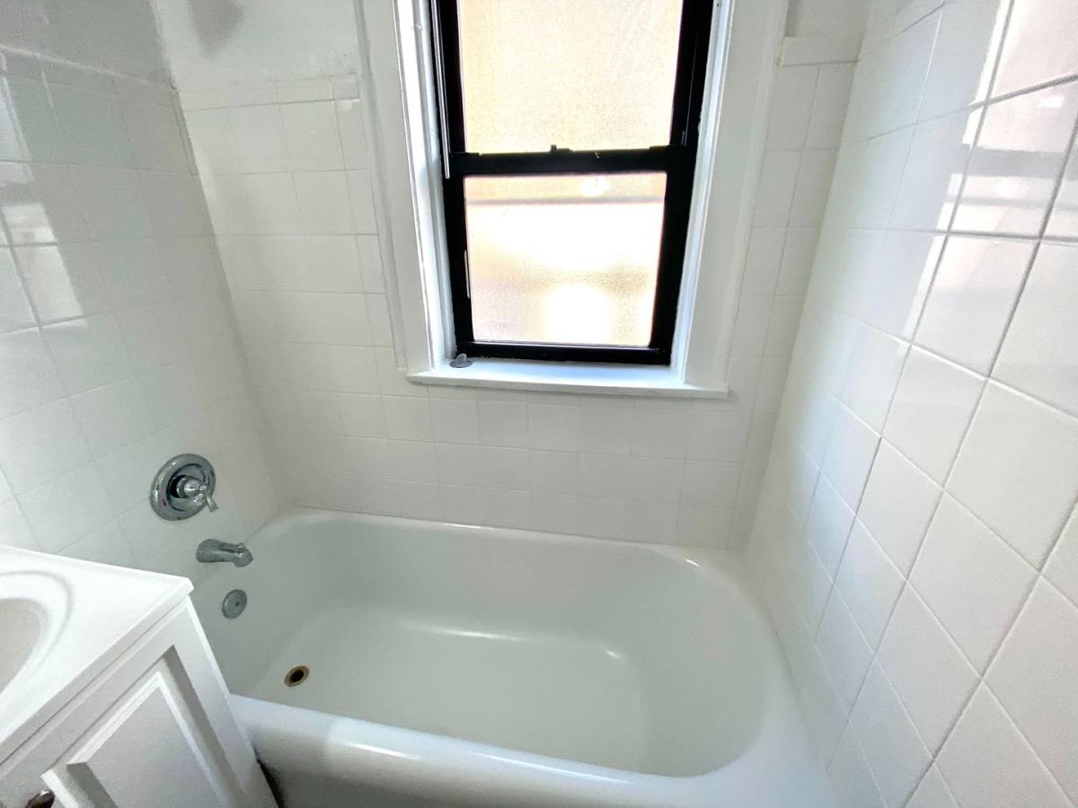 Apartment for rent at 2554-68 W Estes Ave, Chicago, IL 60645