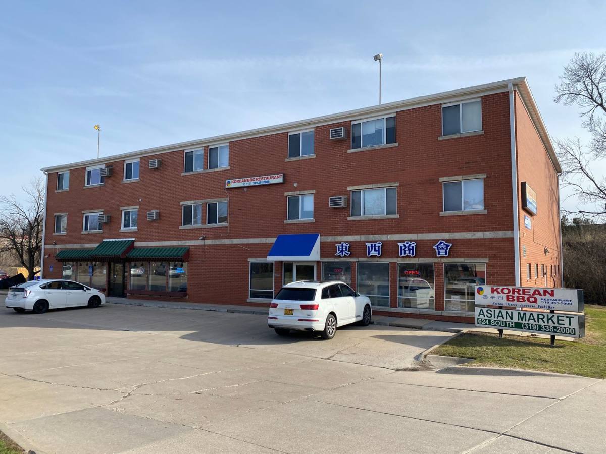 Apartment for rent at 624 S Gilbert St, Iowa City, IA 52240
