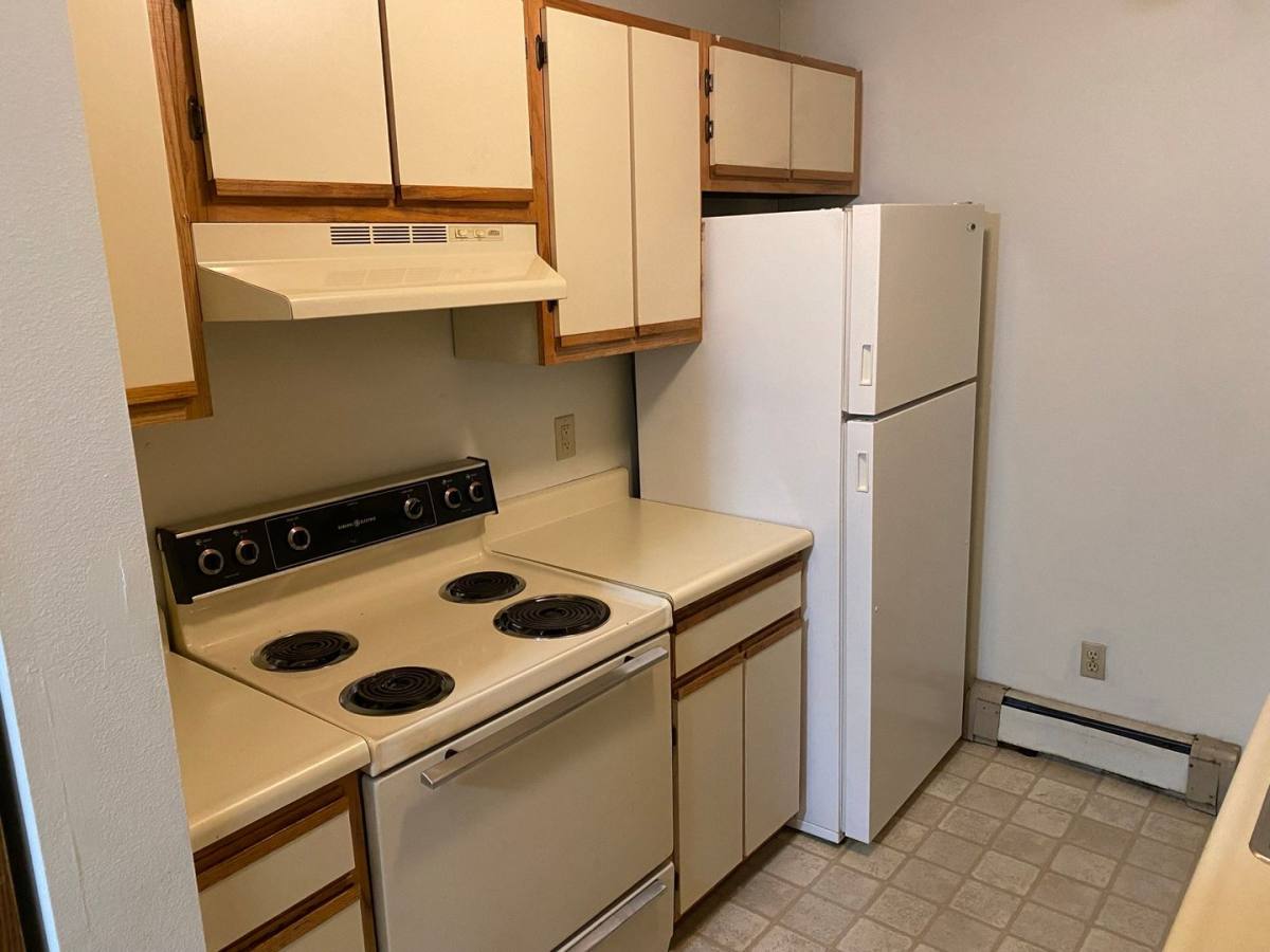 Apartment for rent at 624 S Gilbert St, Iowa City, IA 52240