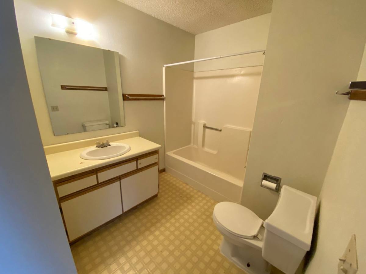Apartment for rent at 624 S Gilbert St, Iowa City, IA 52240
