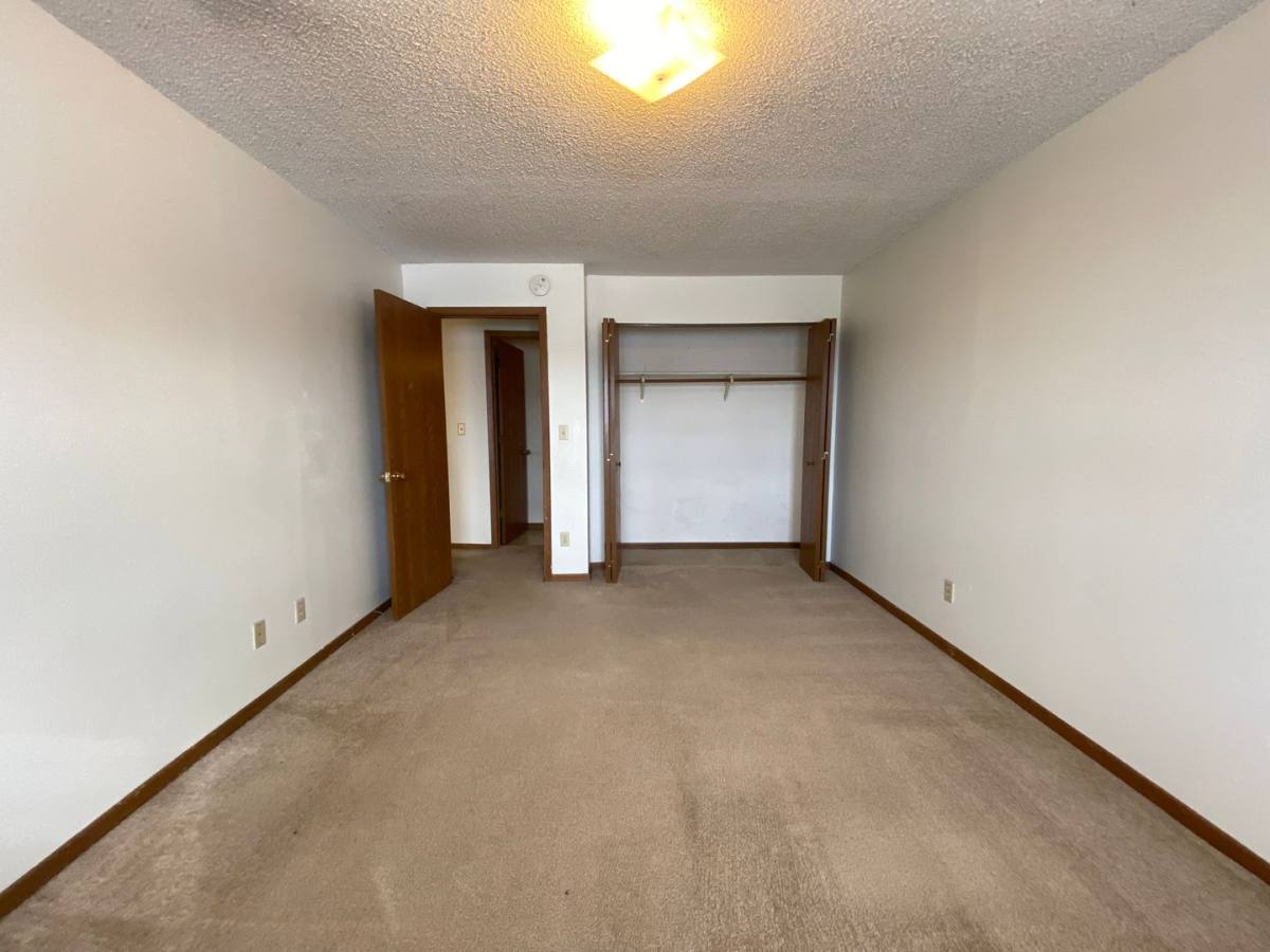 Apartment for rent at 624 S Gilbert St, Iowa City, IA 52240