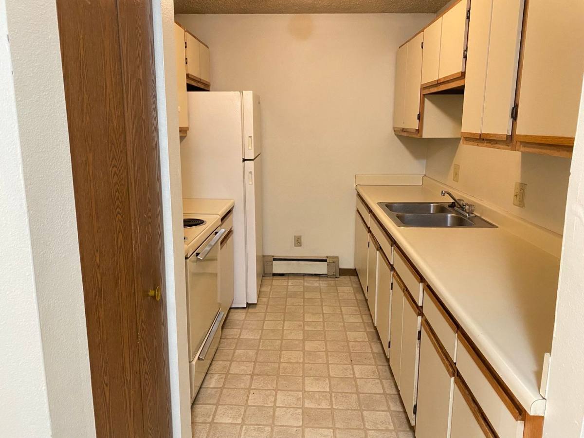 Apartment for rent at 624 S Gilbert St, Iowa City, IA 52240
