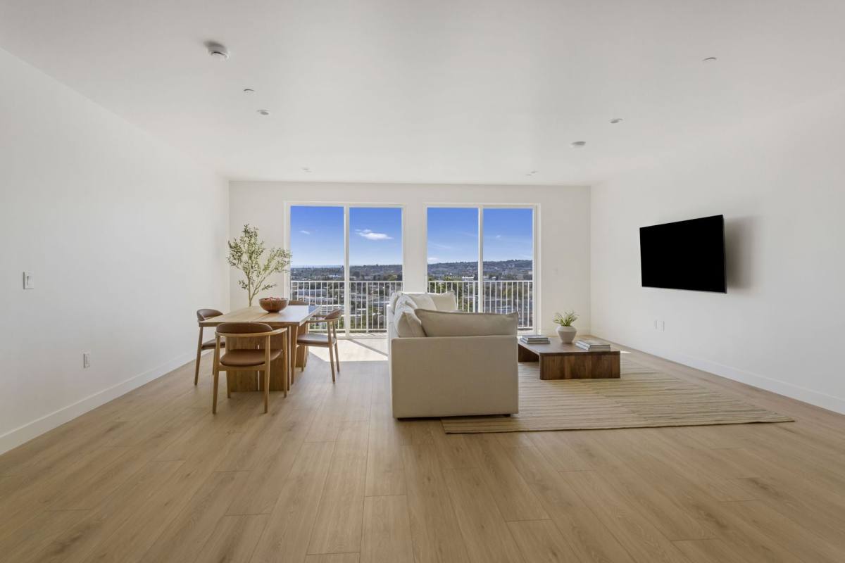 Apartment for rent at 3844 W 27th St, Los Angeles, CA 90018