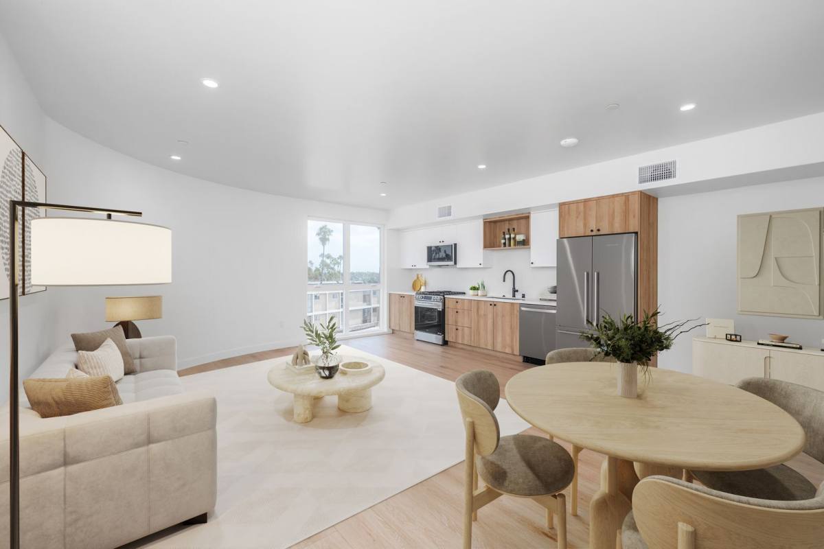 Apartment for rent at 3844 W 27th St, Los Angeles, CA 90018