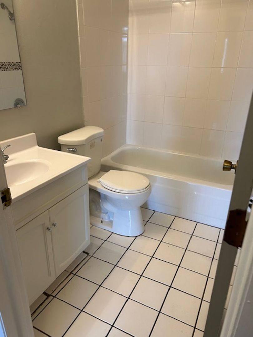 Apartment for rent at 800 County Rd, Saint Paul, MN 55112