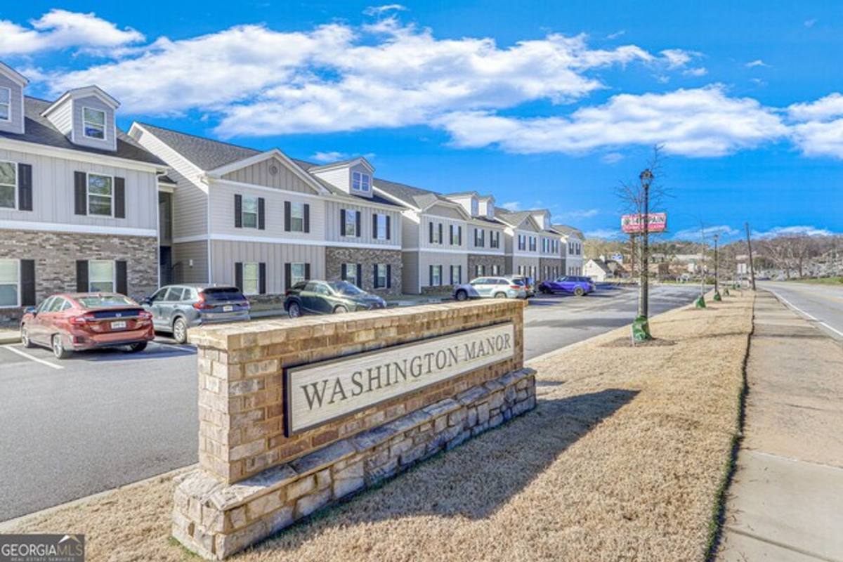 Apartment for rent at 915 Washington St, Gainesville, GA 30501