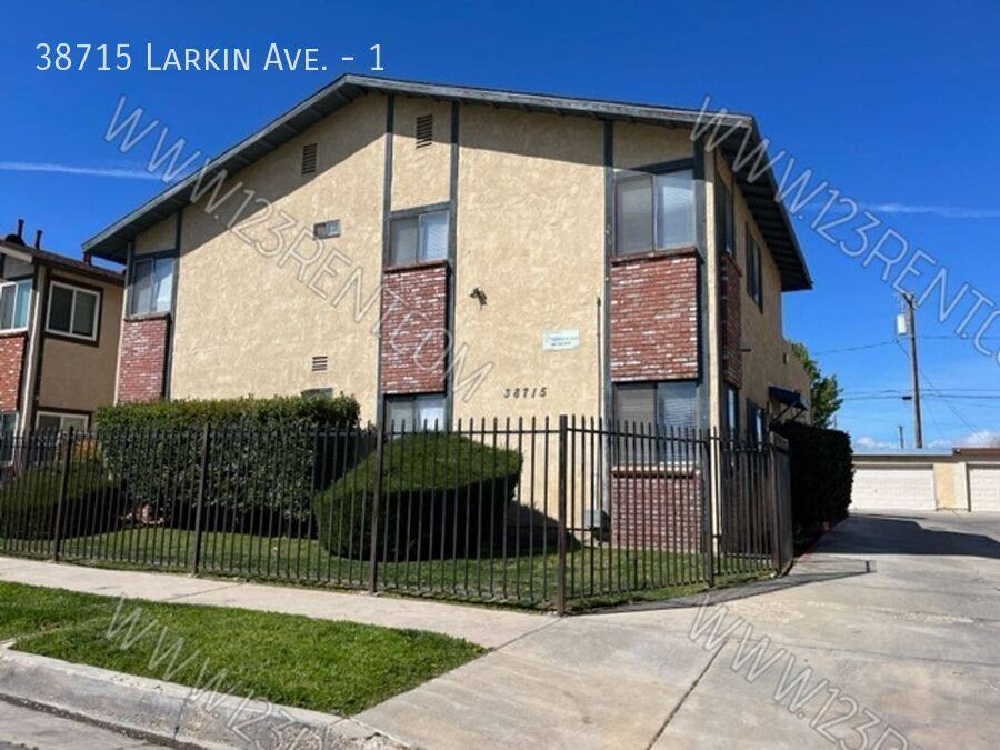 Apartment for rent at 38715 Larkin Ave #1, Palmdale, CA 93550