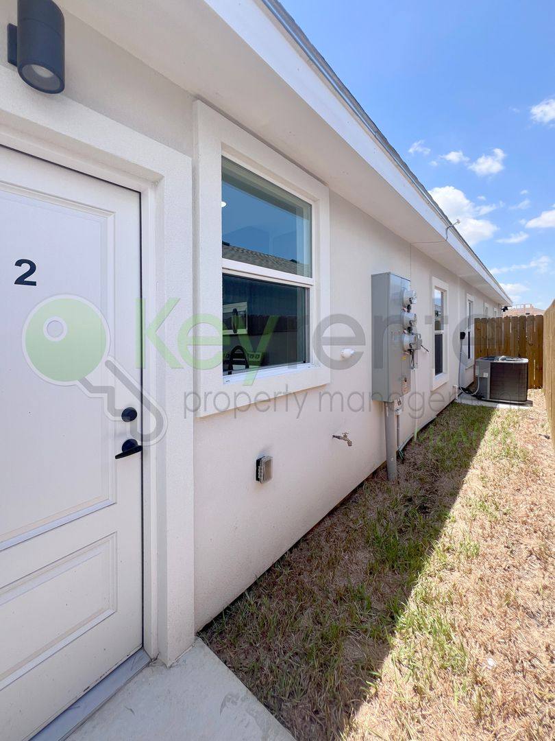 Apartment for rent at 913 N Woodson Ave, Edinburg, TX 78541