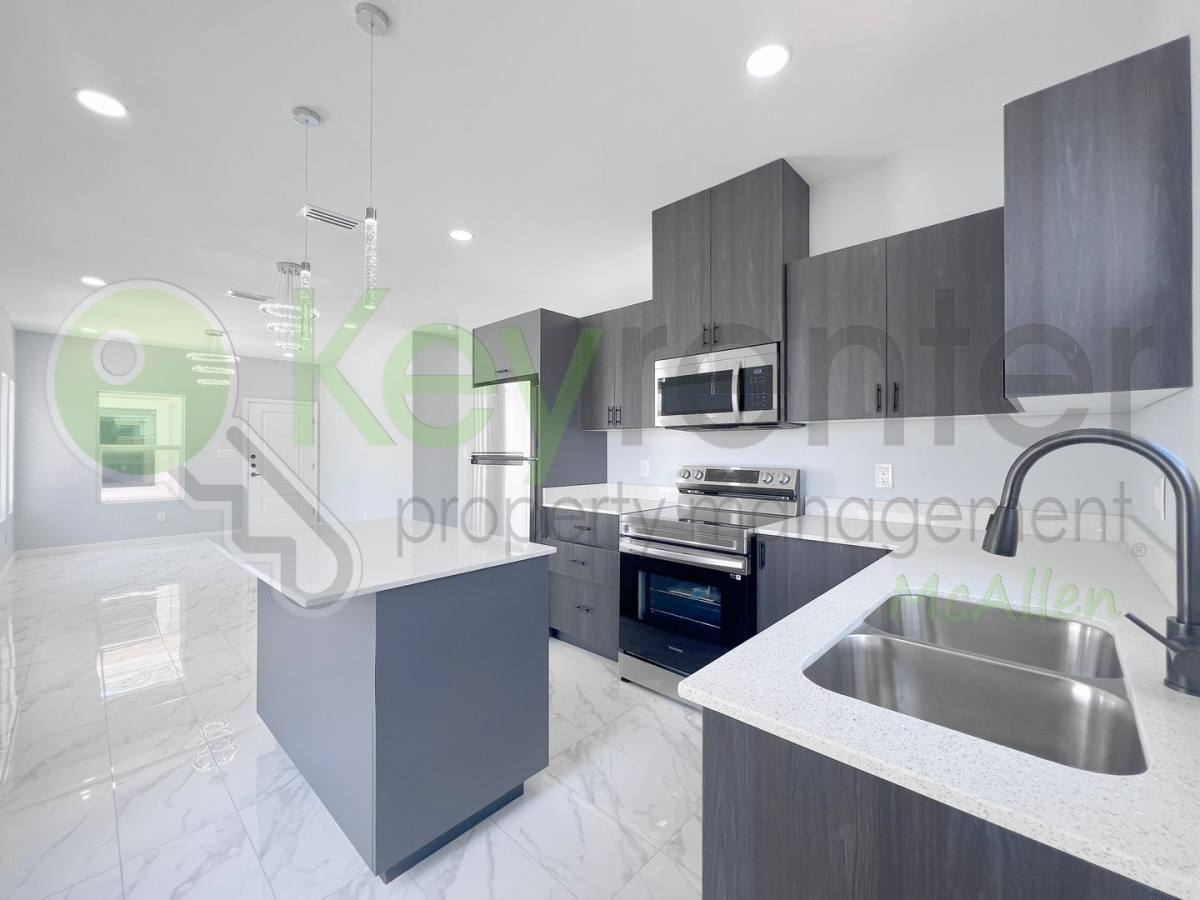 Apartment for rent at 913 N Woodson Ave, Edinburg, TX 78541