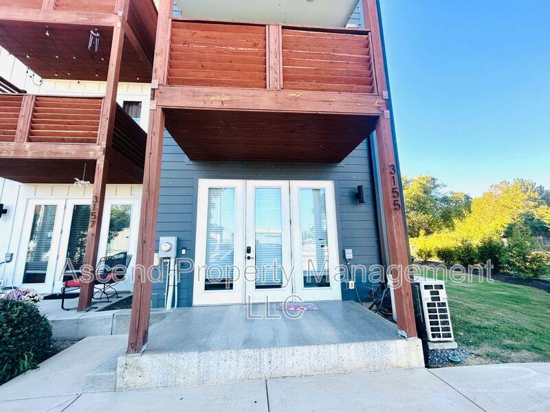Townhouse for rent at 3155 Saint Elmo Ave #10, Chattanooga, TN 37408