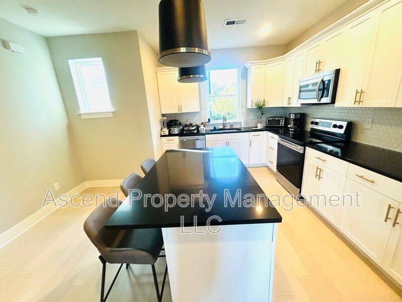 Townhouse for rent at 3155 Saint Elmo Ave #10, Chattanooga, TN 37408