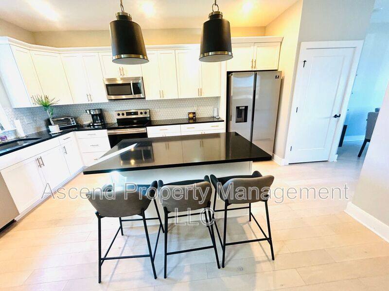 Townhouse for rent at 3155 Saint Elmo Ave #10, Chattanooga, TN 37408