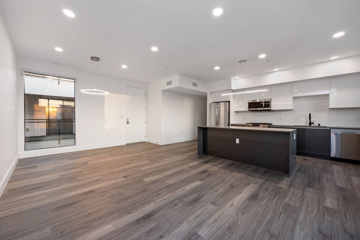 Apartment for rent at 10947 Hartsook St, North Hollywood, CA 91601