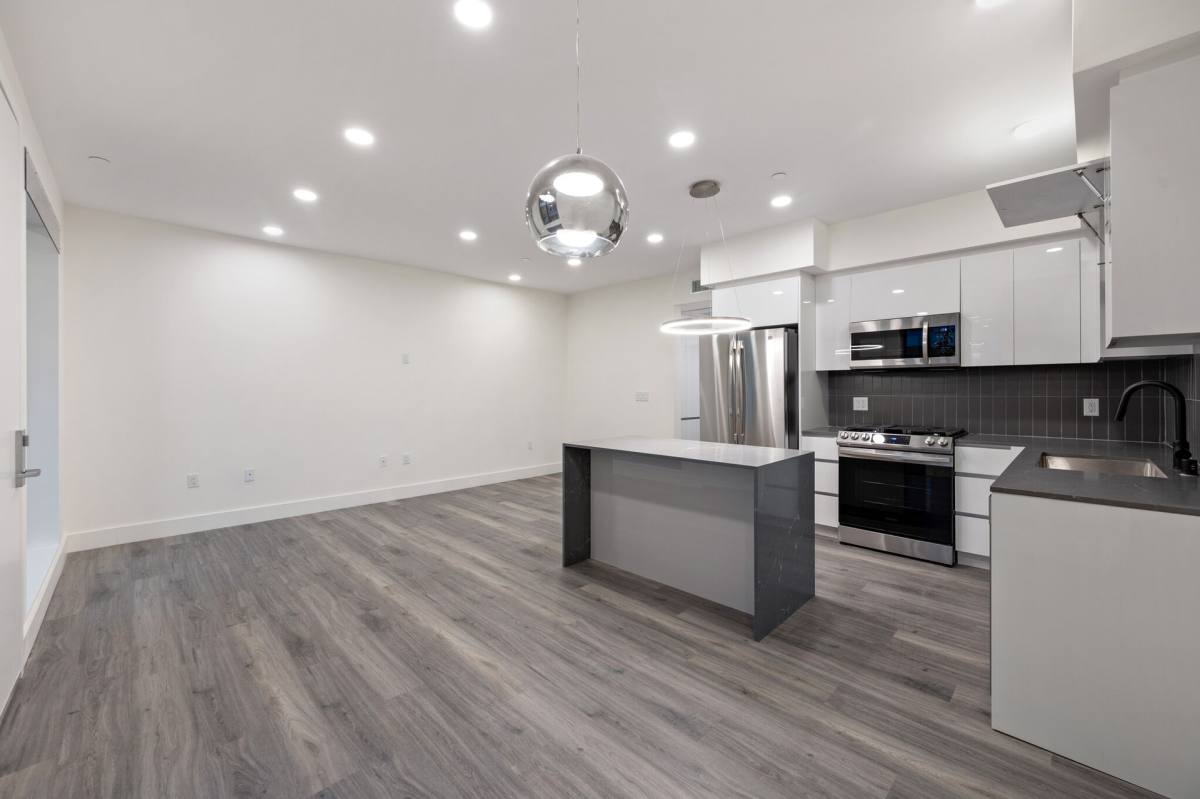 Apartment for rent at 10947 Hartsook St, North Hollywood, CA 91601