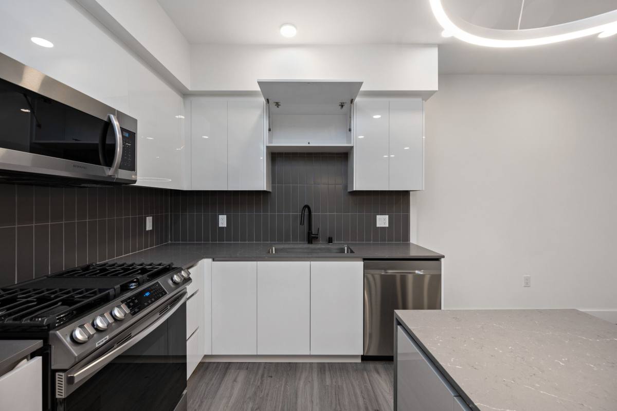 Apartment for rent at 10947 Hartsook St, North Hollywood, CA 91601